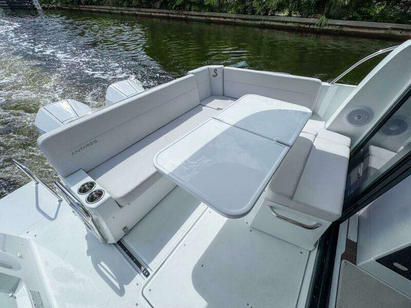 2026 Beneteau Antares 9