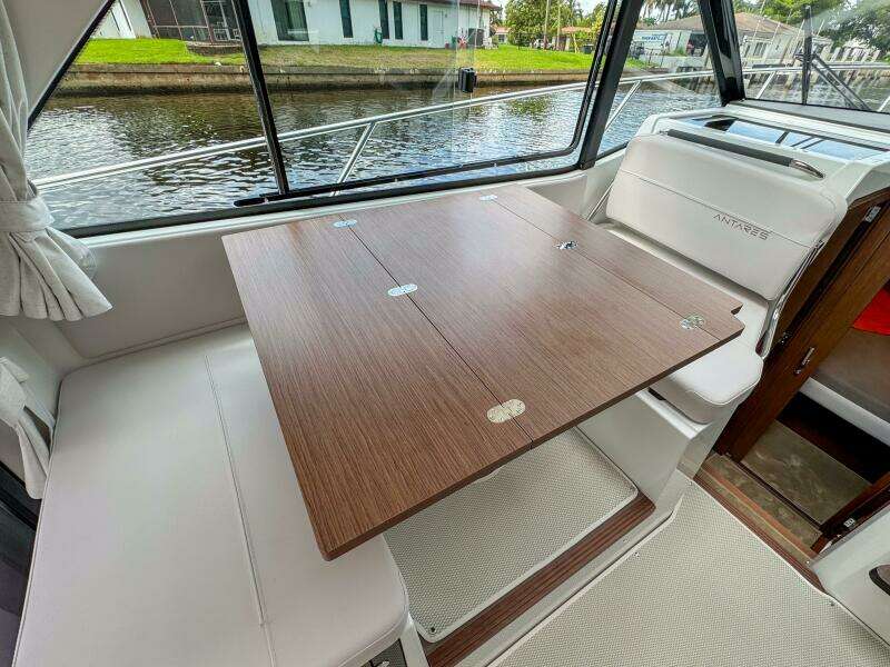 2026 Beneteau Antares 9