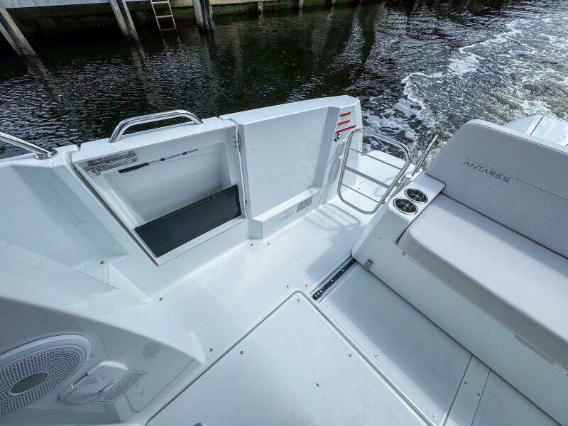 2026 Beneteau Antares 9