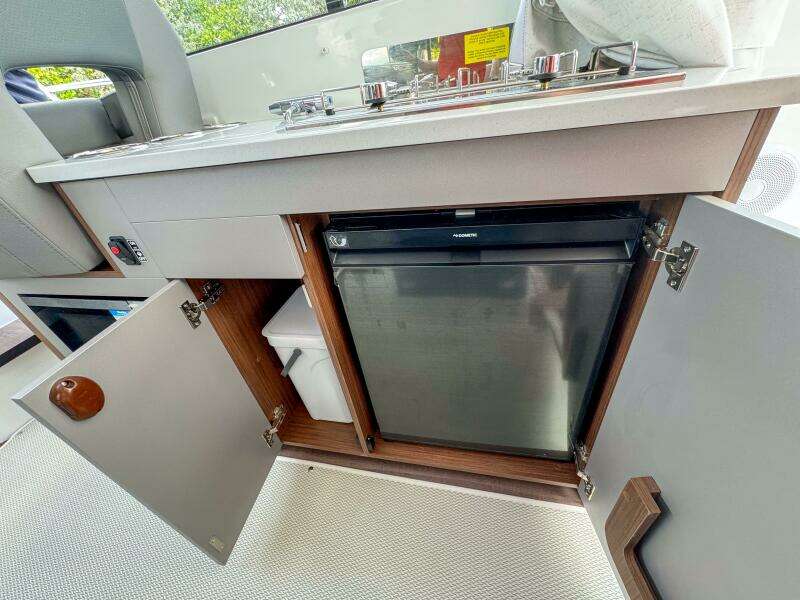 2026 Beneteau Antares 9