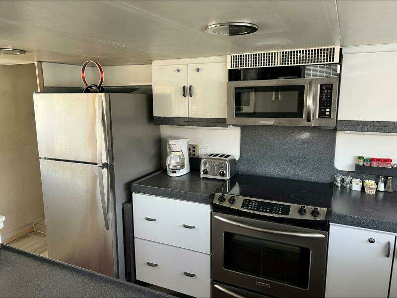 1984 Broward Raised Pilothouse