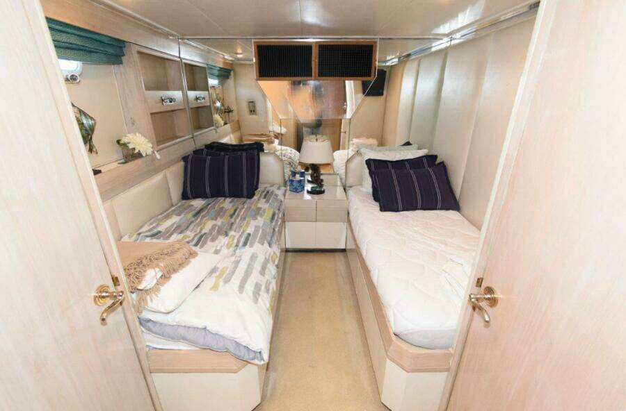 1984 Broward Raised Pilothouse