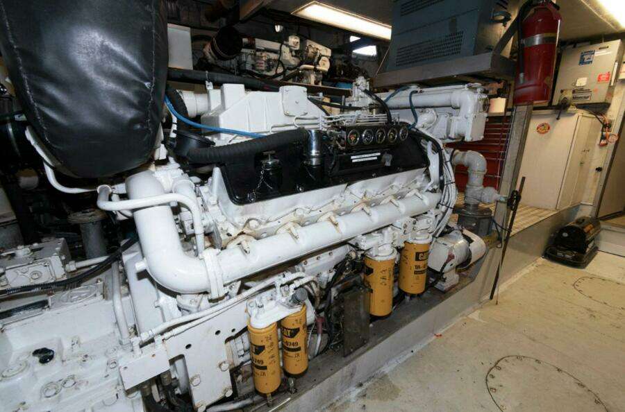 1984 Broward Raised Pilothouse