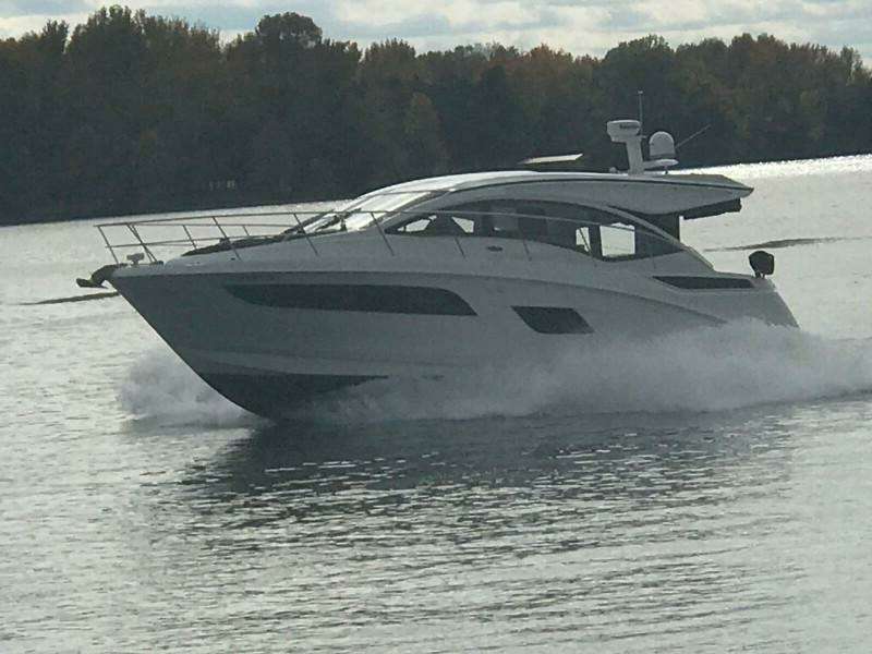 2017 Sea Ray 400 Sundancer