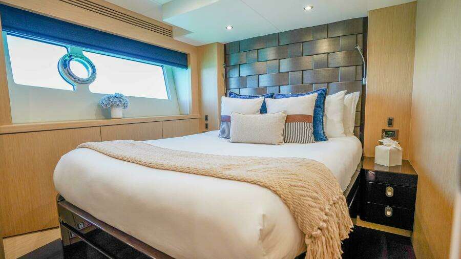 2016 Sunseeker 75 Yacht