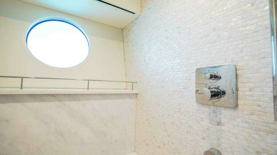 2016 Sunseeker 75 Yacht