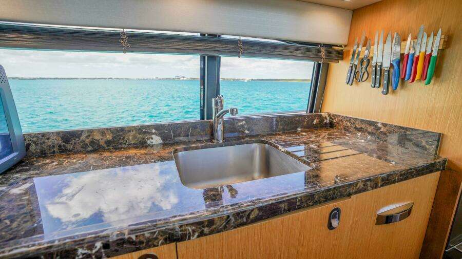 2016 Sunseeker 75 Yacht