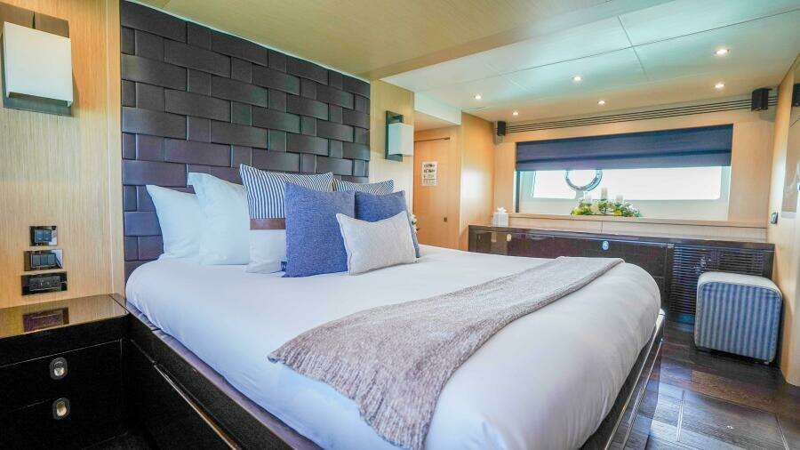 2016 Sunseeker 75 Yacht