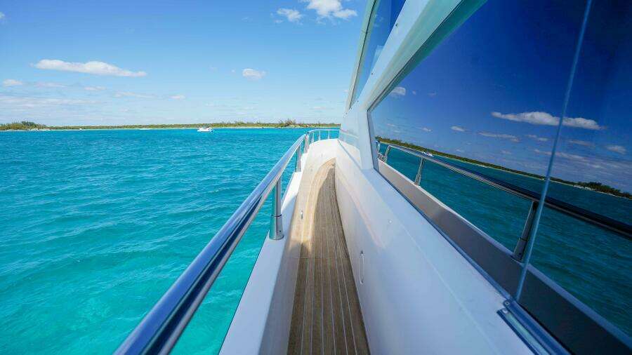 2016 Sunseeker 75 Yacht