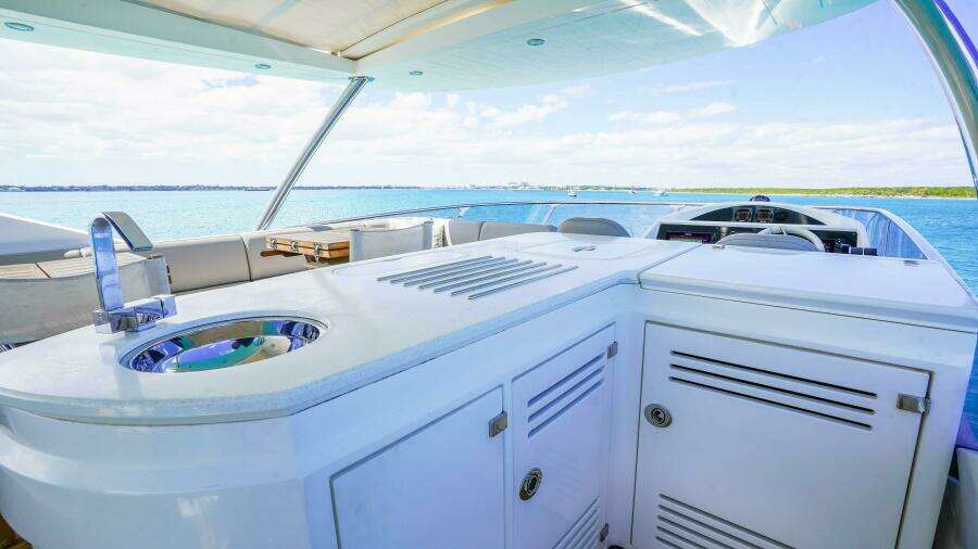 2016 Sunseeker 75 Yacht