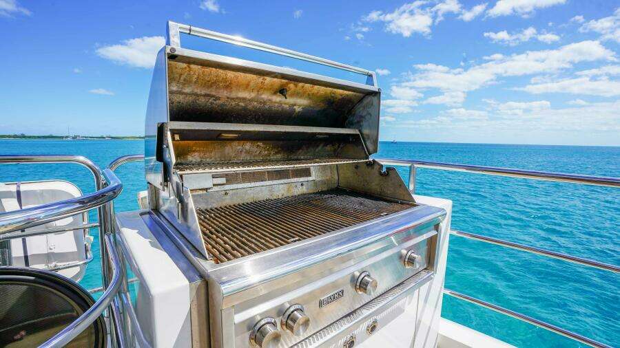 2016 Sunseeker 75 Yacht