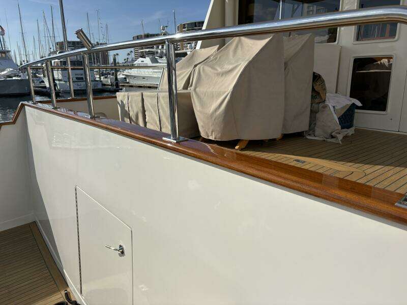 2000 Offshore Yachts Flushdeck