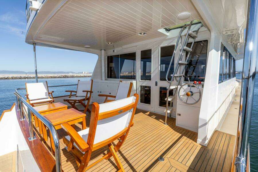 2000 Offshore Yachts Flushdeck