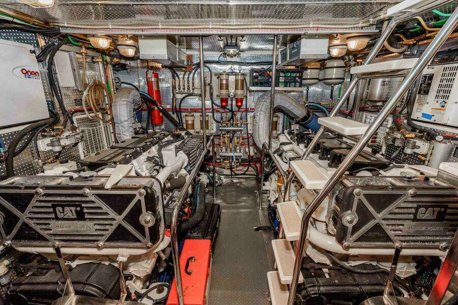 2000 Offshore Yachts Flushdeck