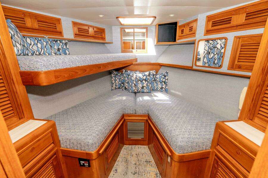 2000 Offshore Yachts Flushdeck