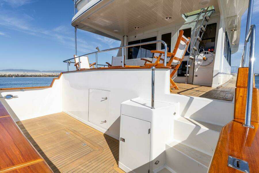 2000 Offshore Yachts Flushdeck