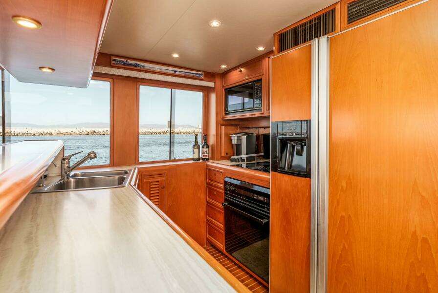 2000 Offshore Yachts Flushdeck