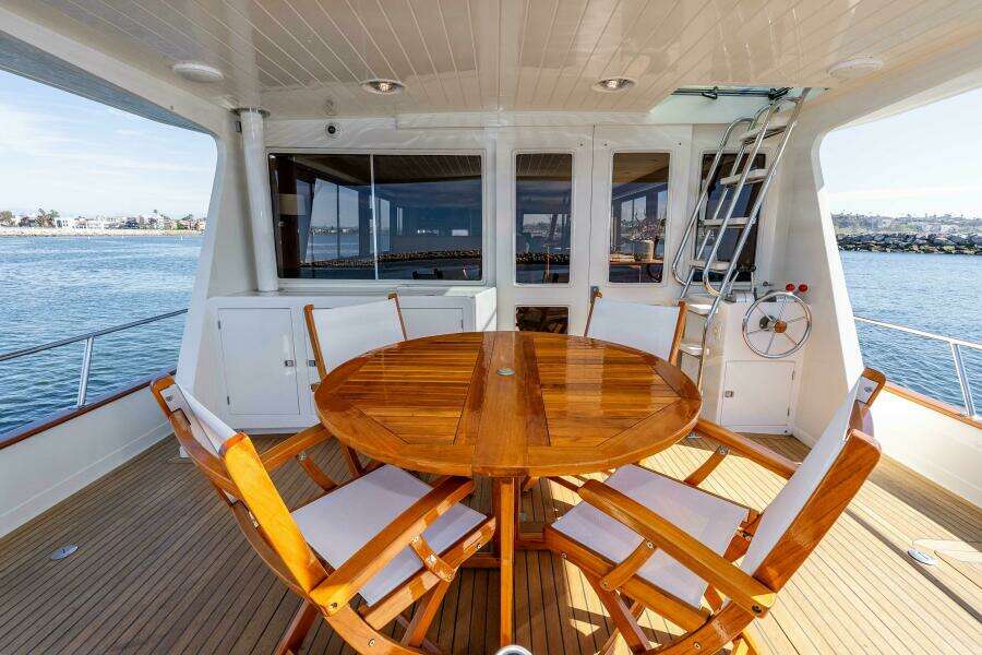 2000 Offshore Yachts Flushdeck