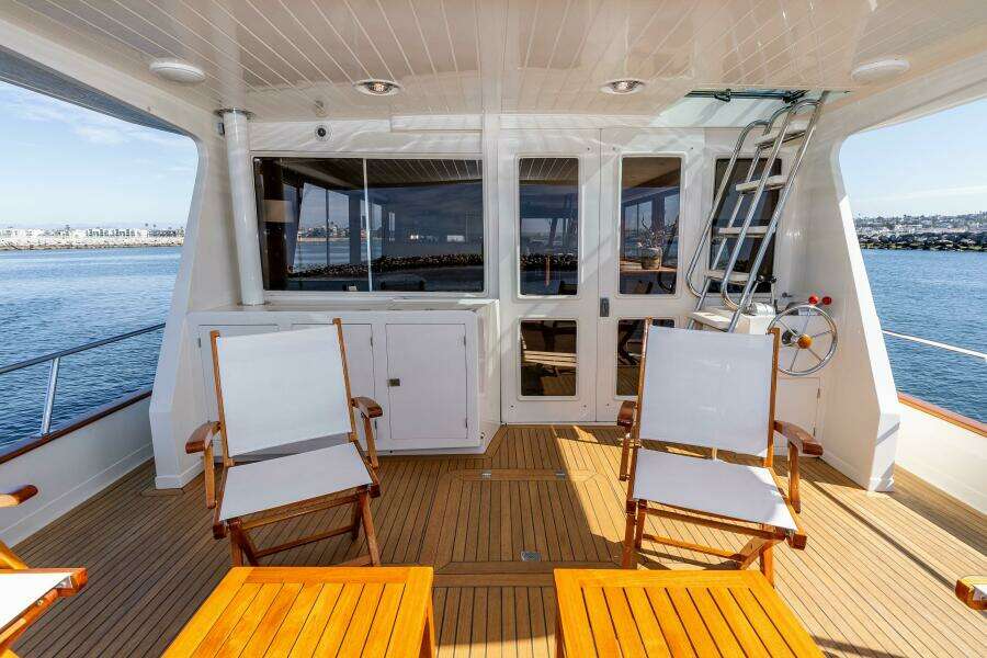 2000 Offshore Yachts Flushdeck