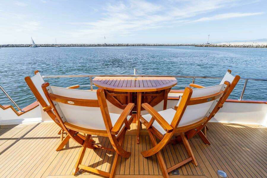 2000 Offshore Yachts Flushdeck