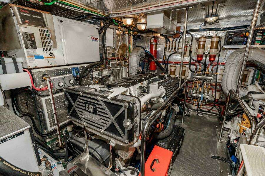 2000 Offshore Yachts Flushdeck