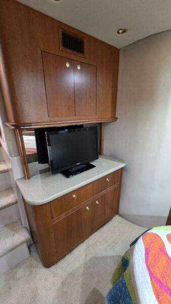 2000 Cruisers Yachts 4450 Express Motor Yacht