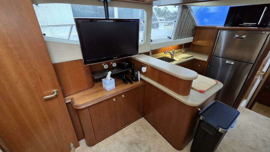 2000 Cruisers Yachts 4450 Express Motor Yacht