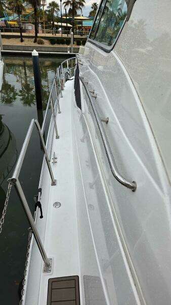 2000 Cruisers Yachts 4450 Express Motor Yacht