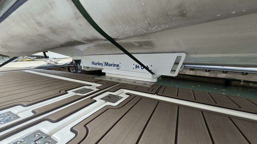 2000 Cruisers Yachts 4450 Express Motor Yacht