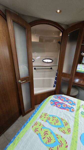 2000 Cruisers Yachts 4450 Express Motor Yacht