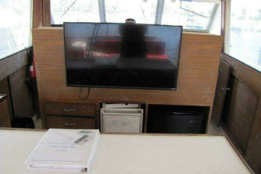 1973 Chris-Craft 55 Commander