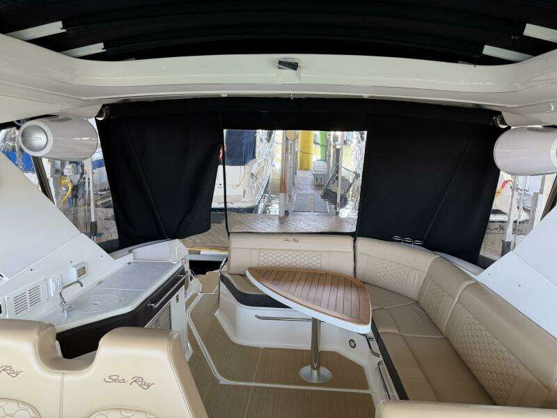 2023 Sea Ray Sundancer 320