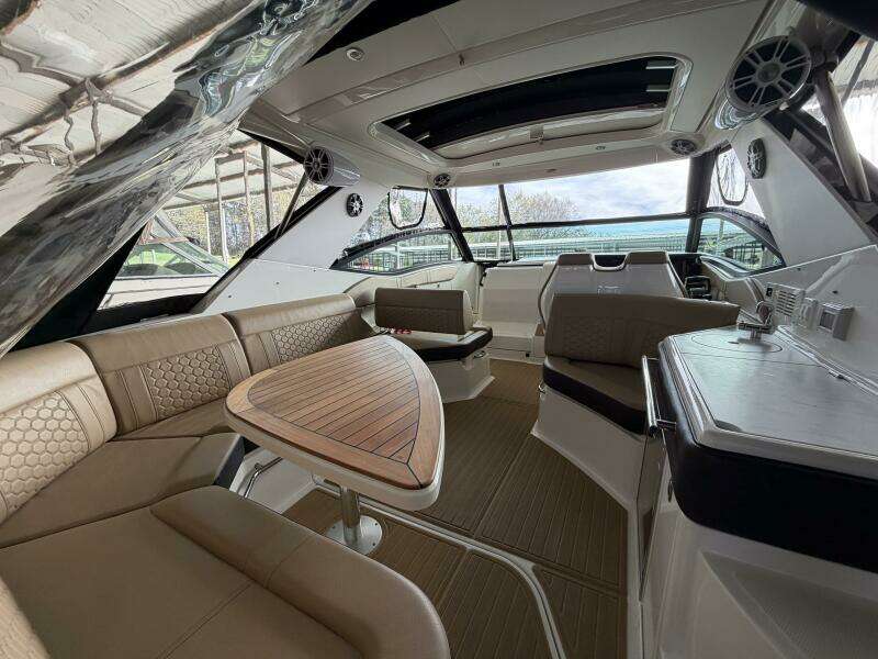 2023 Sea Ray Sundancer 320