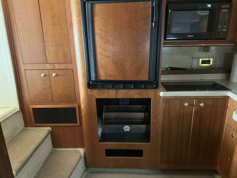 2000 Cruisers Yachts 3672 Express