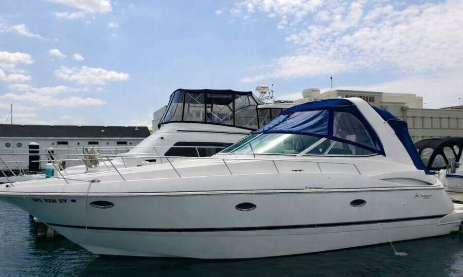 2000 Cruisers Yachts 3672 Express