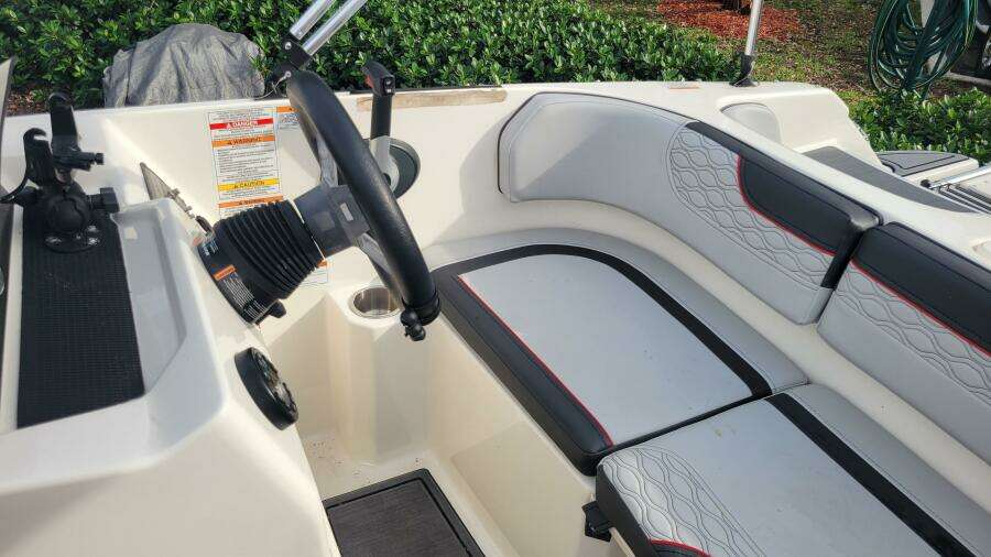 2022 Bayliner Element M17