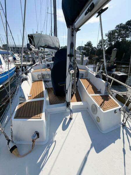 1986 Nauticat 40 Cutter Ketch Pilothouse