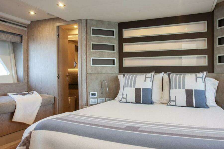 2018 Ferretti Yachts 