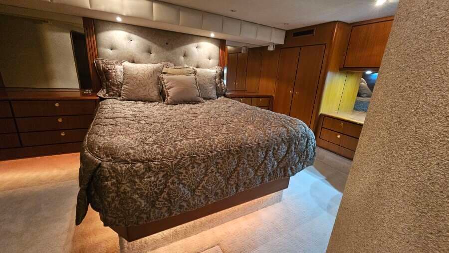 2000 Ocean Yachts 70 SUPER SPORT