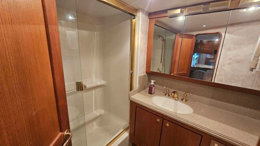 2000 Ocean Yachts 70 SUPER SPORT