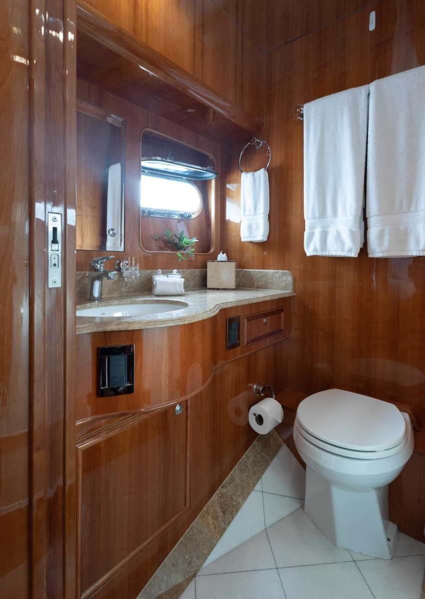 Twin Cabin Head