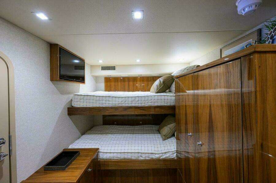 Viking 72 Knot Again - Crew 