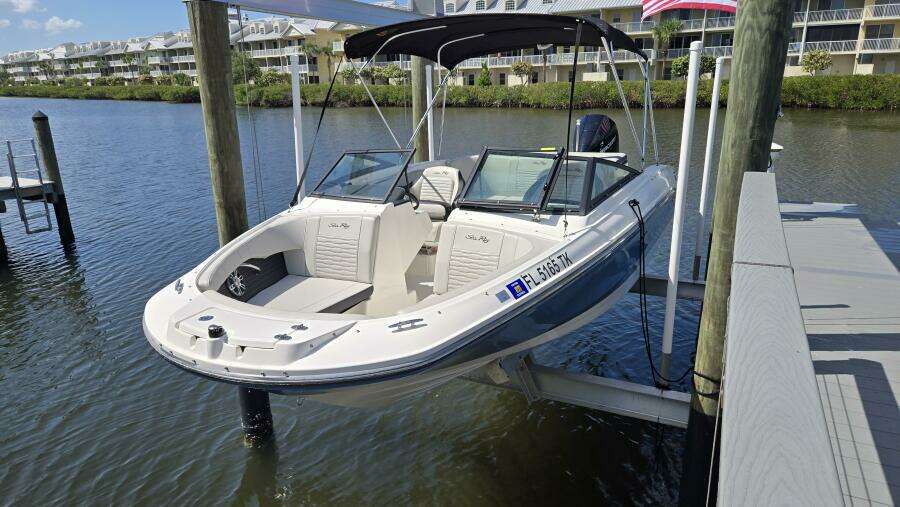 2023 Sea Ray SPX 210 OB