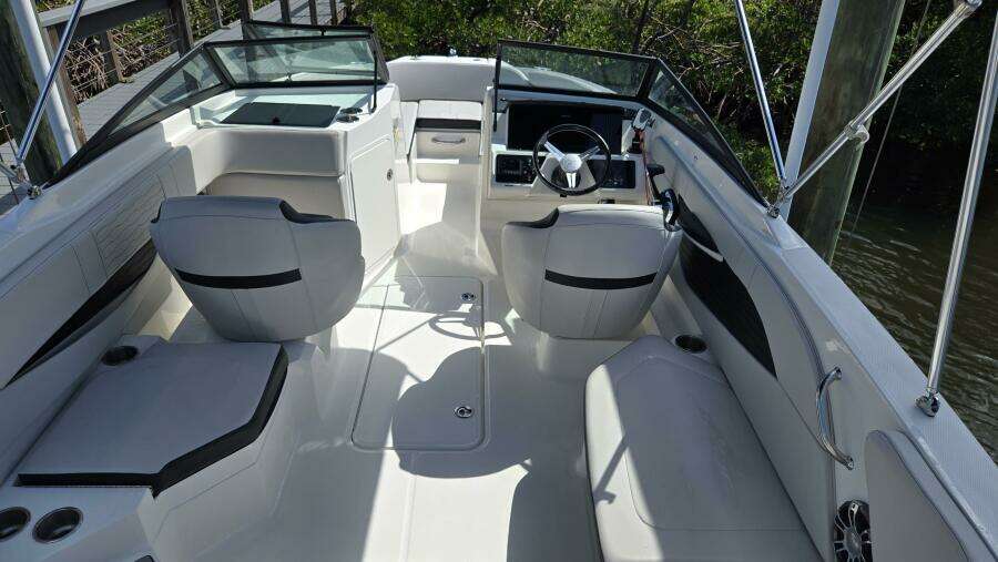 2023 Sea Ray SPX 210 OB