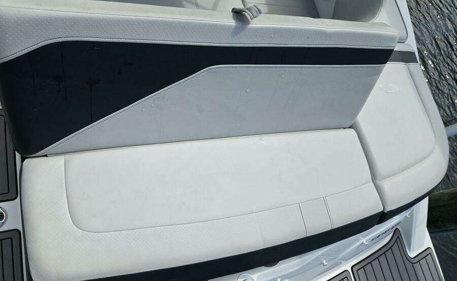 2023 Sea Ray SPX 210 OB