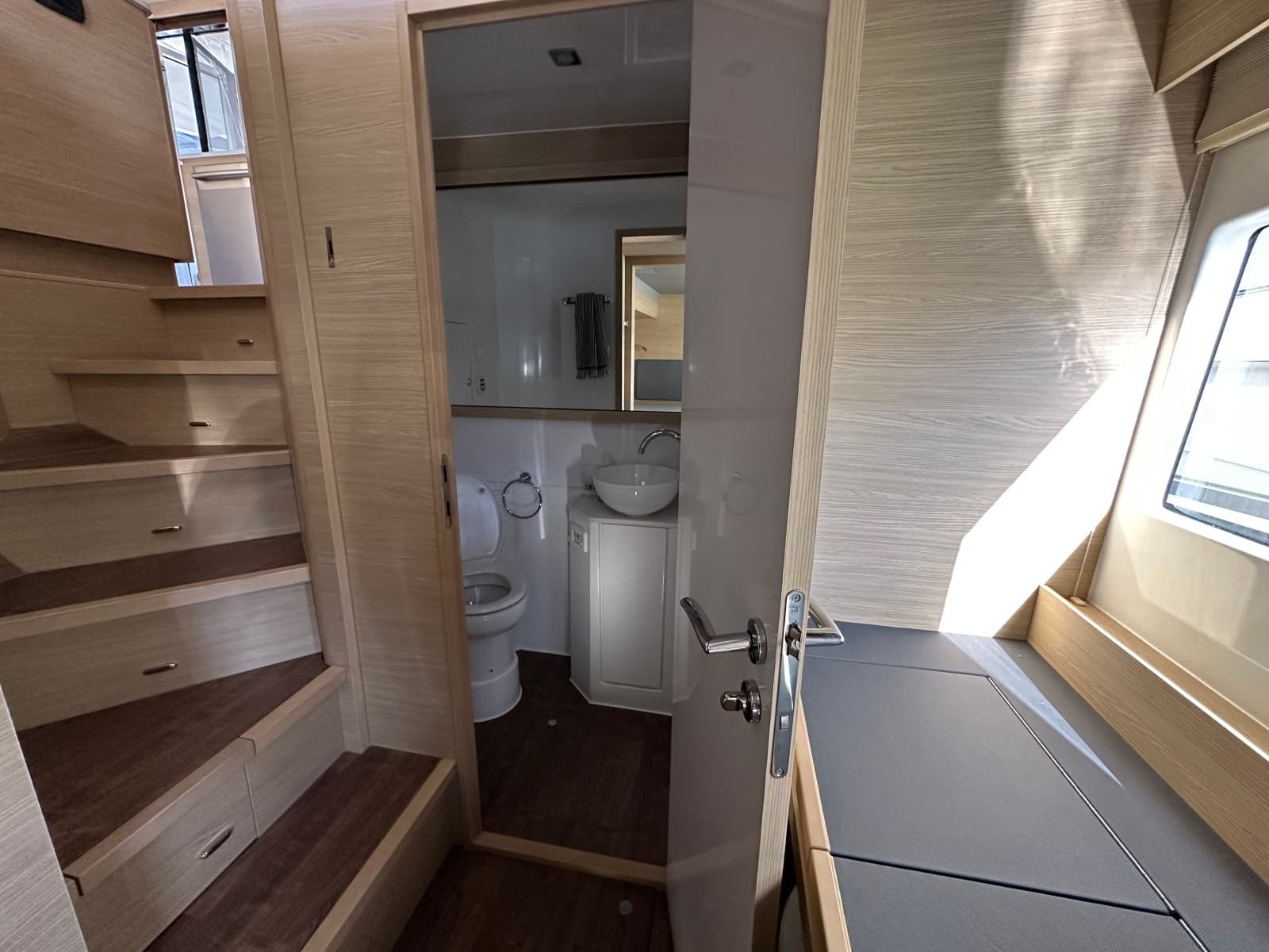 2024 Aquila 54 Yacht