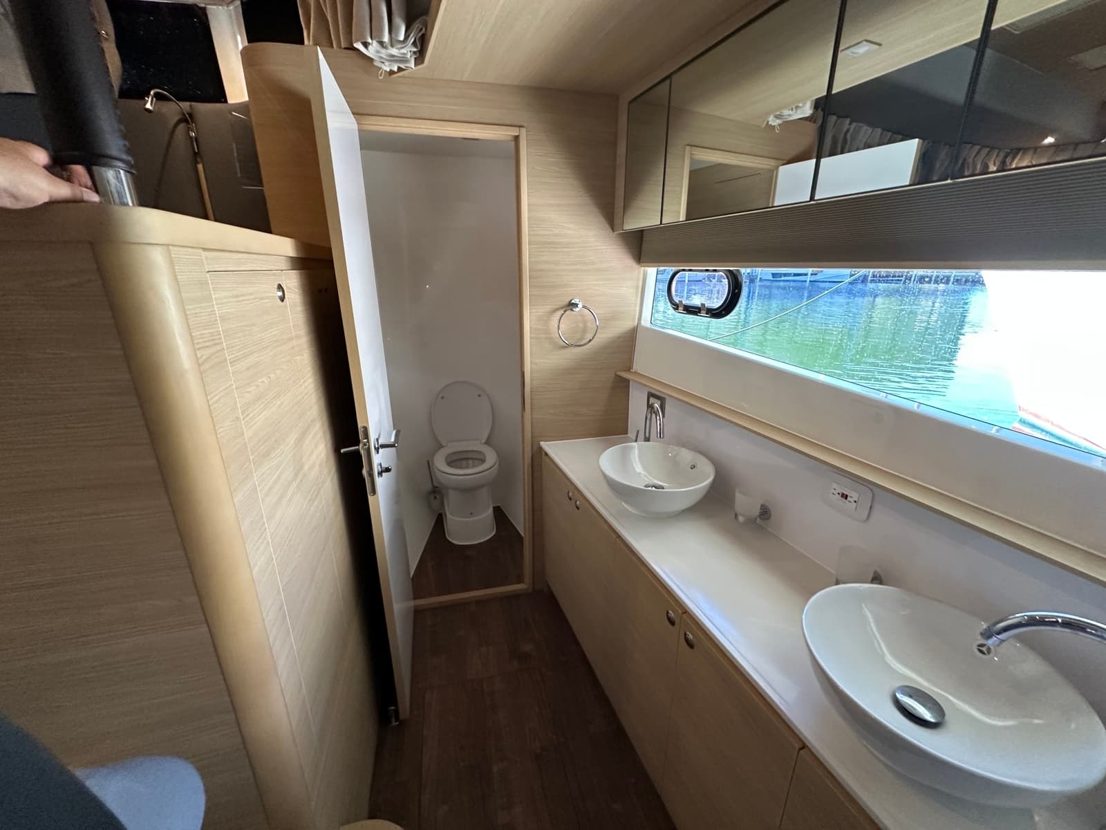 2024 Aquila 54 Yacht