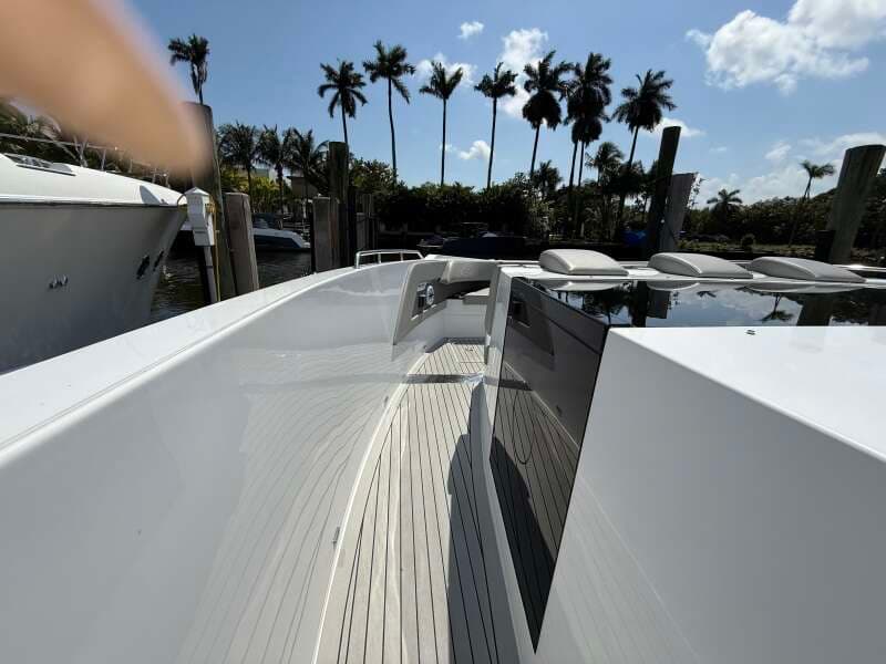 2024 Cruisers Yachts 50 GLS Outboard