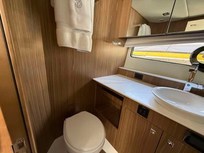 2024 Cruisers Yachts 50 GLS Outboard