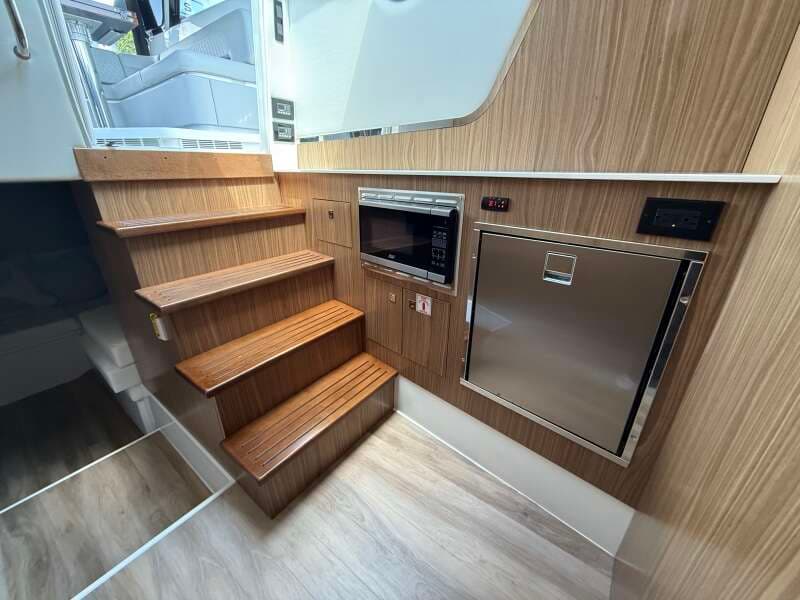 2024 Cruisers Yachts 50 GLS Outboard